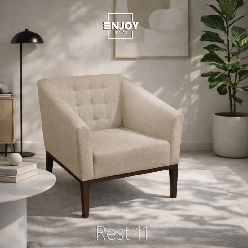 Poltrona Rest 11.
Largura: 71 cm / Profundidade: 75 cm / Altura: 75 cm
Mais de 50 cores e tecidos diferentes.
Espuma HS, Madeira Maciça.
Assento Confortável com Espuma HS.
Acabamento e Qualidade impecável.